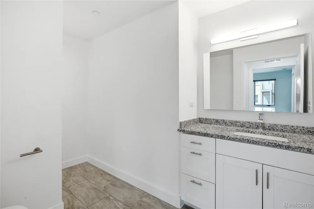 166 Oak St. Street #304 Wyandotte City, MI 48192