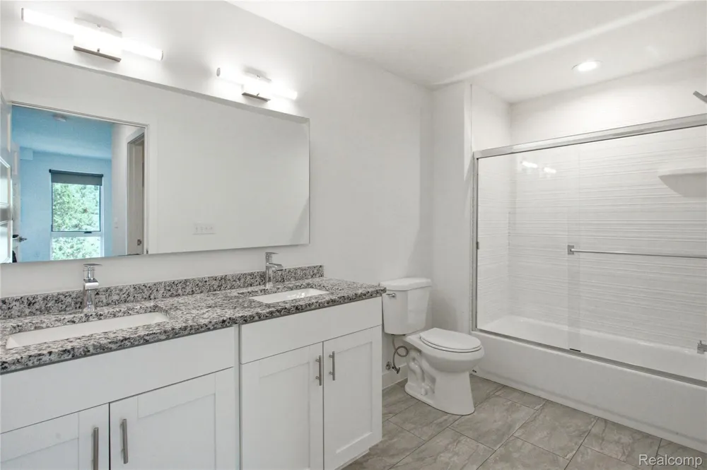 166 Oak St. Street #304 Wyandotte City, MI 48192