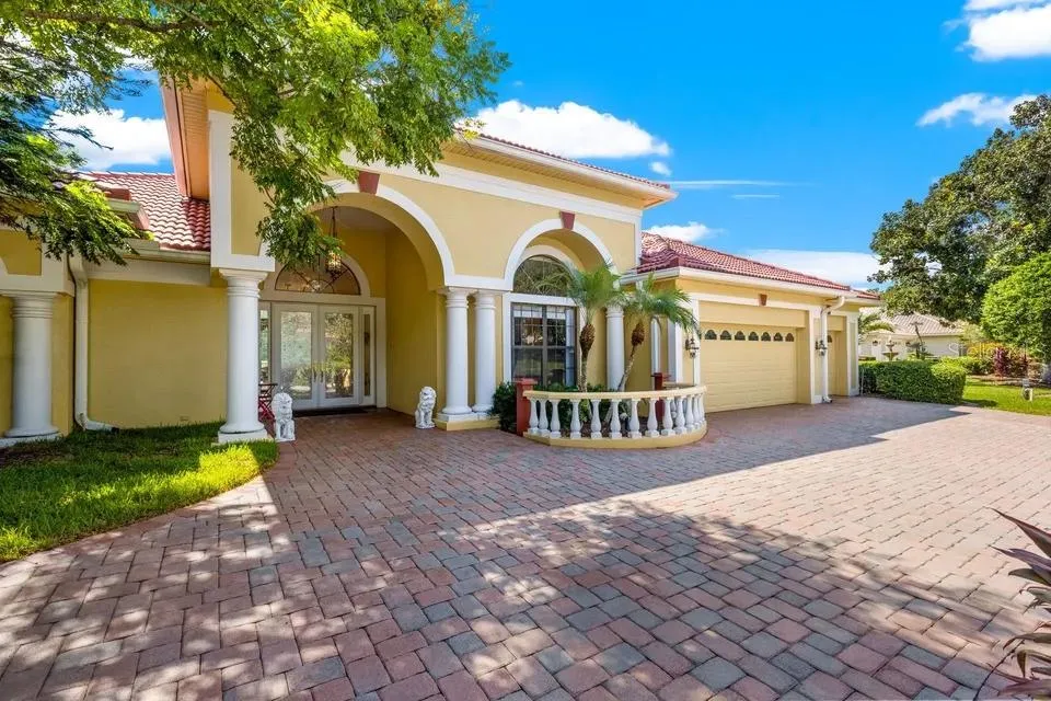 30324 LAURELWOOD LANE Wesley Chapel, FL 33543