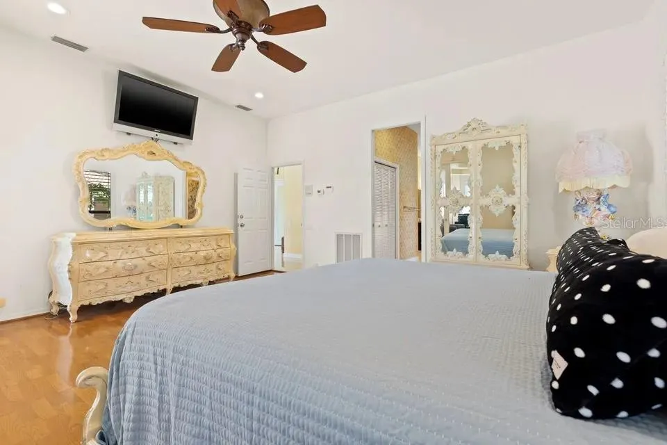 30324 LAURELWOOD LANE Wesley Chapel, FL 33543