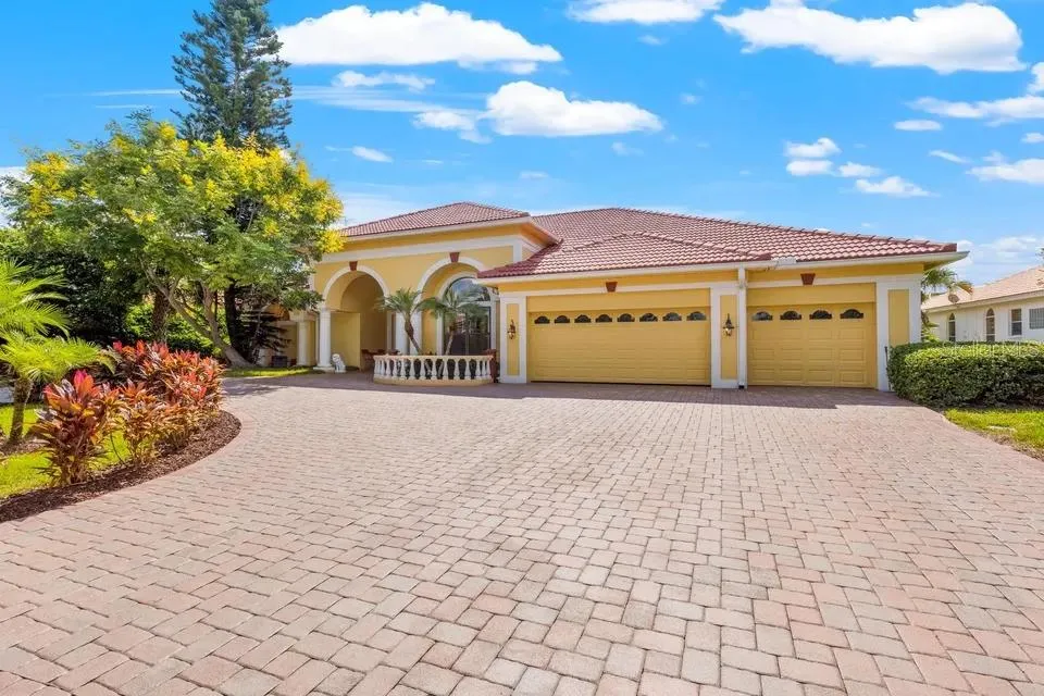 30324 LAURELWOOD LANE Wesley Chapel, FL 33543