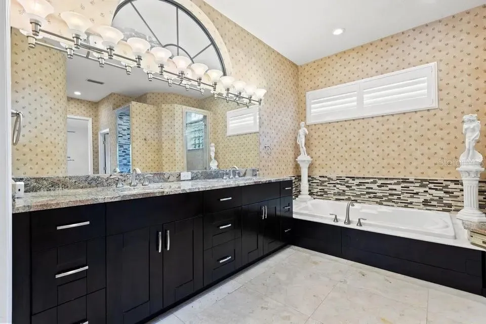 30324 LAURELWOOD LANE Wesley Chapel, FL 33543