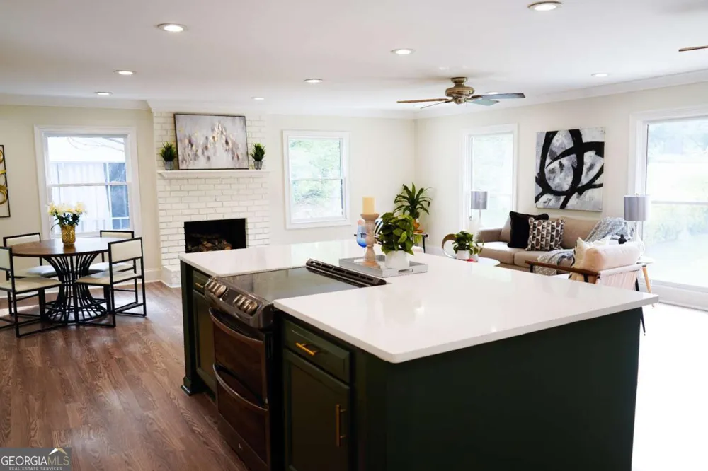 1572 Darwen LN Tucker, GA 30084