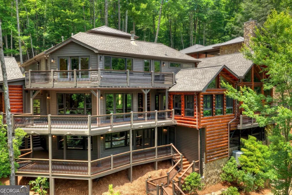 192 Delphi Hills LN McCaysville, GA 30555