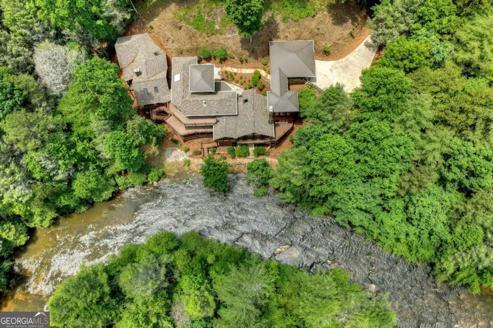 192 Delphi Hills LN McCaysville, GA 30555
