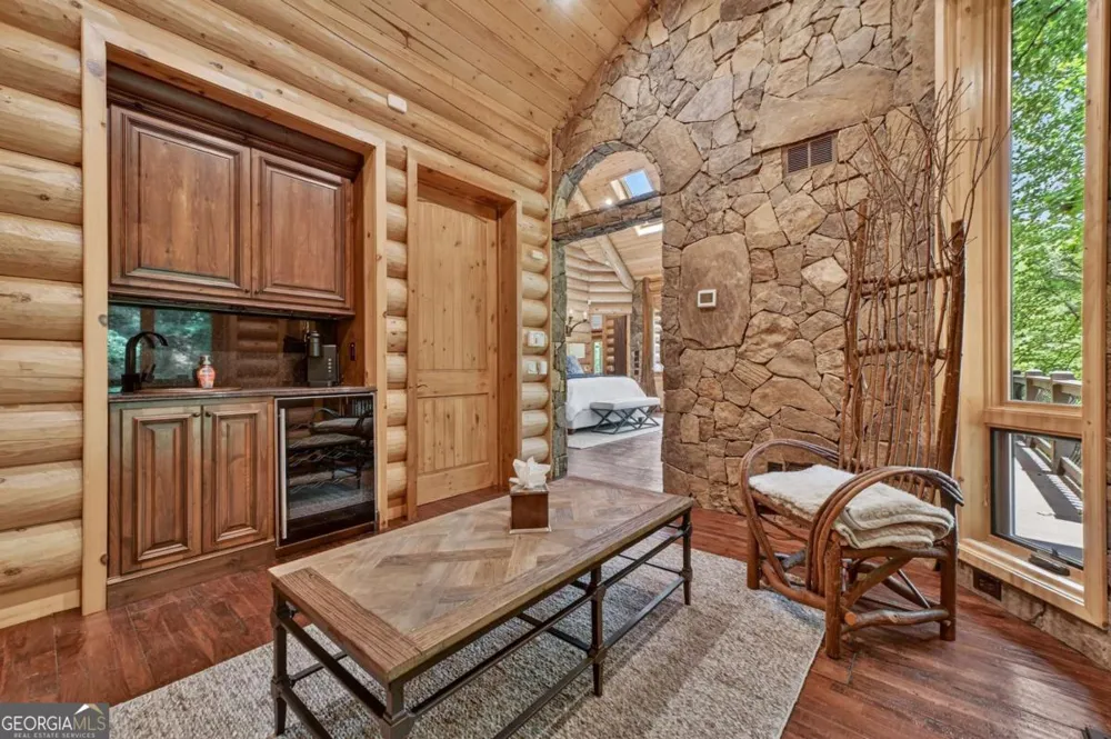 192 Delphi Hills LN McCaysville, GA 30555