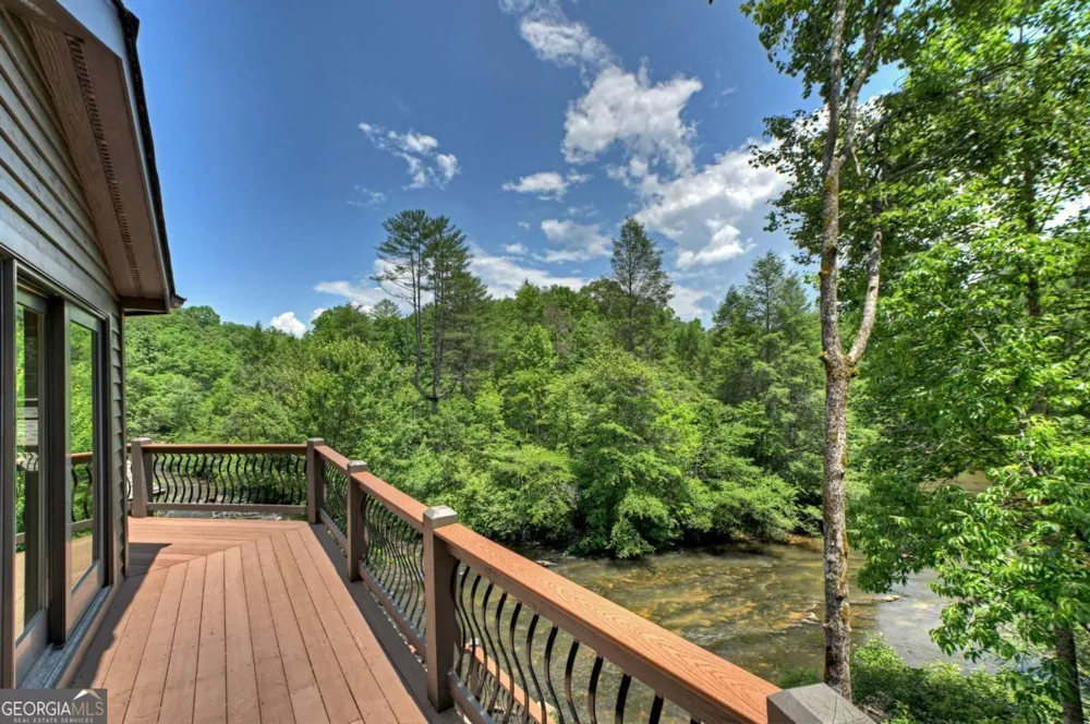 192 Delphi Hills LN McCaysville, GA 30555