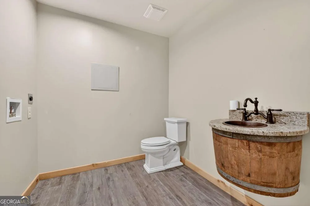 192 Delphi Hills LN McCaysville, GA 30555