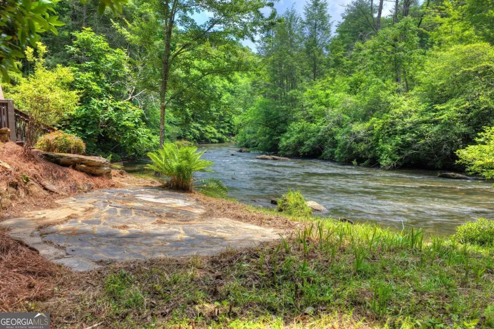 192 Delphi Hills LN McCaysville, GA 30555