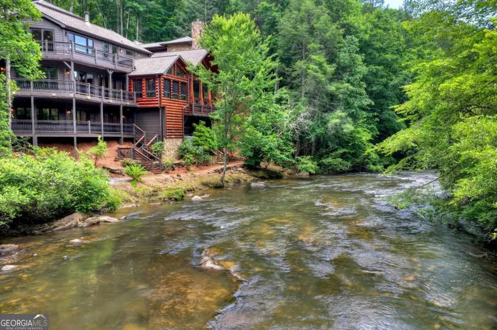 192 Delphi Hills LN McCaysville, GA 30555