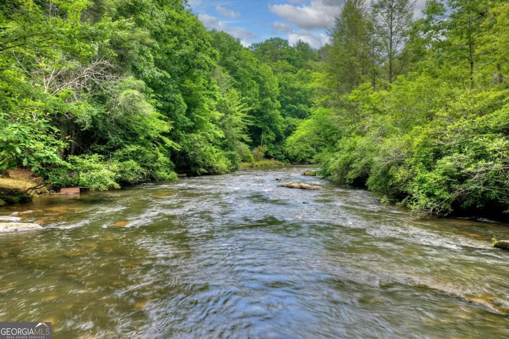 192 Delphi Hills LN McCaysville, GA 30555