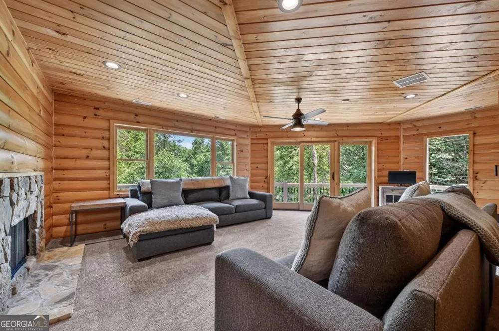 192 Delphi Hills LN McCaysville, GA 30555