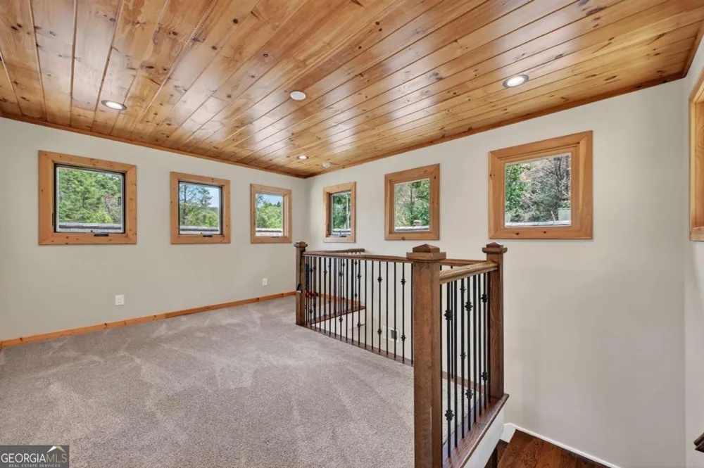 192 Delphi Hills LN McCaysville, GA 30555