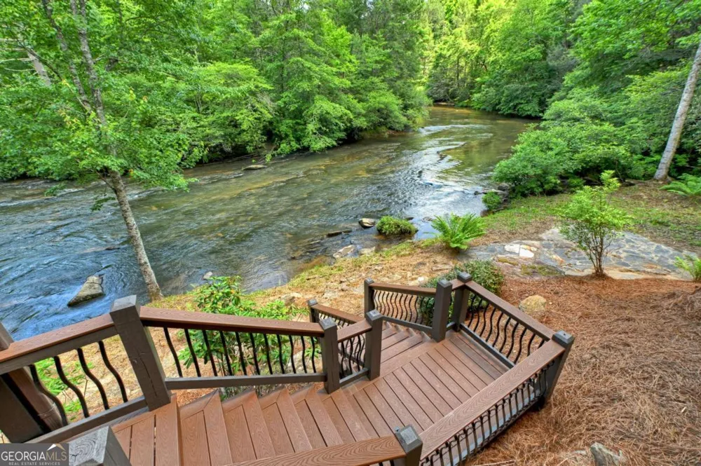 192 Delphi Hills LN McCaysville, GA 30555