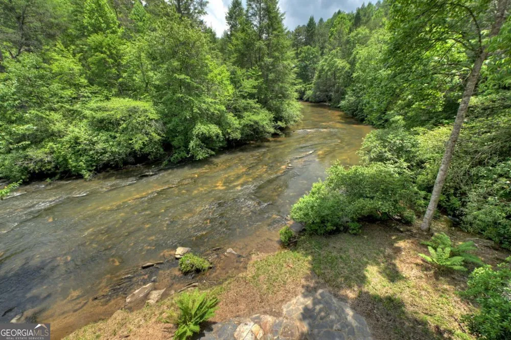 192 Delphi Hills LN McCaysville, GA 30555
