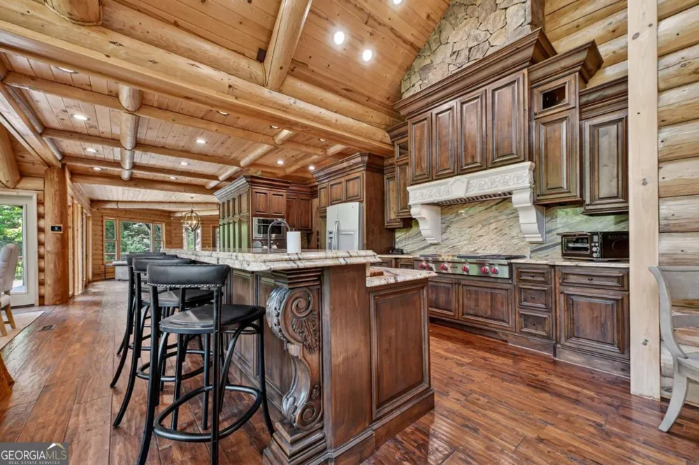 192 Delphi Hills LN McCaysville, GA 30555