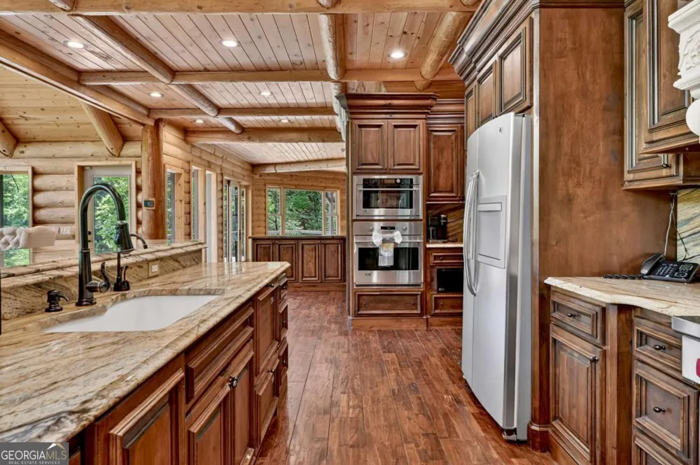 192 Delphi Hills LN McCaysville, GA 30555