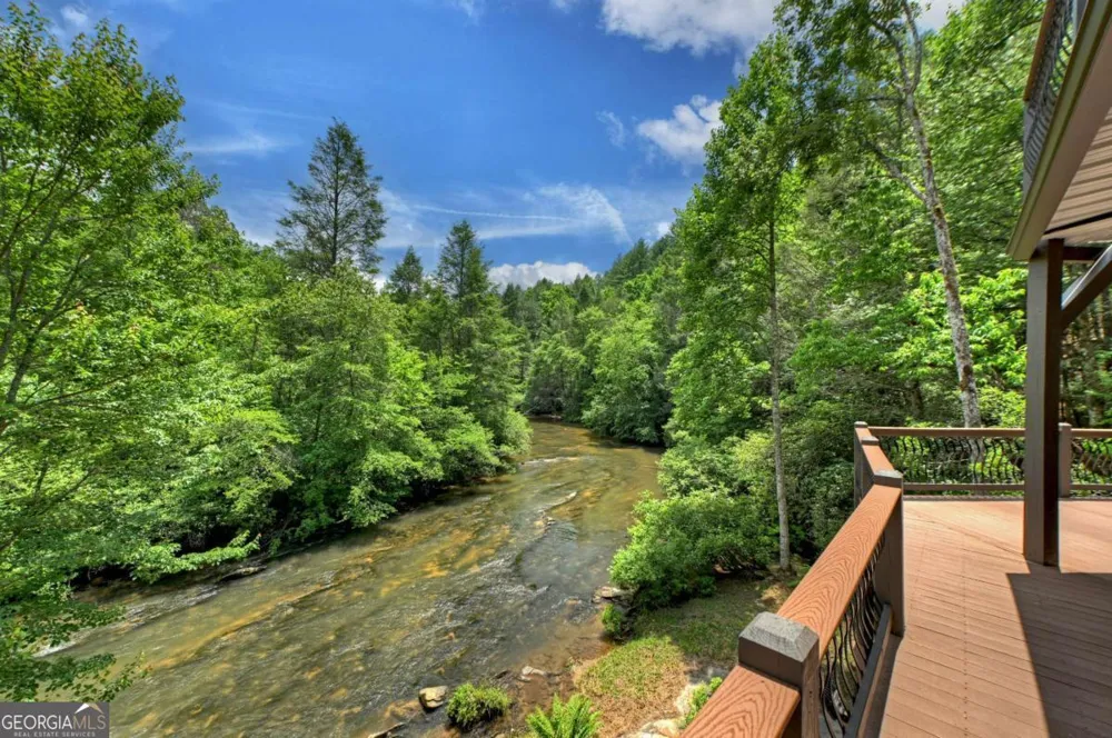 192 Delphi Hills LN McCaysville, GA 30555