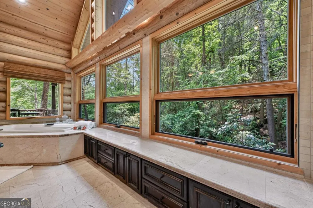 192 Delphi Hills LN McCaysville, GA 30555