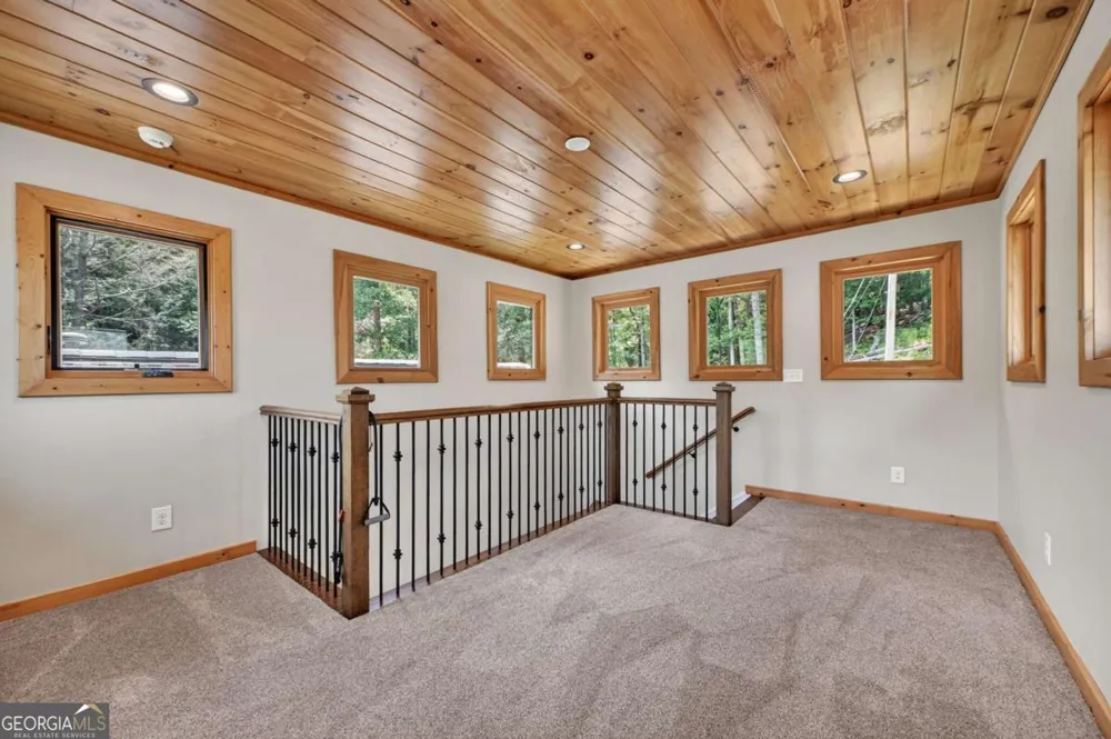 192 Delphi Hills LN McCaysville, GA 30555