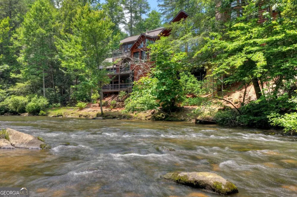 192 Delphi Hills LN McCaysville, GA 30555