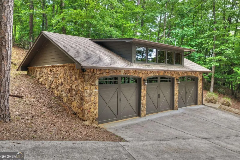 192 Delphi Hills LN McCaysville, GA 30555
