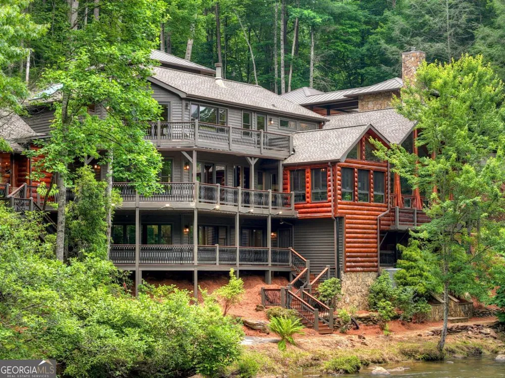 192 Delphi Hills LN McCaysville, GA 30555