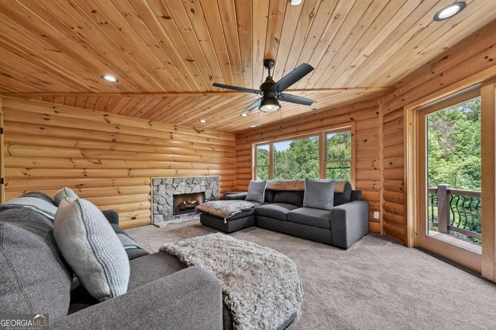 192 Delphi Hills LN McCaysville, GA 30555