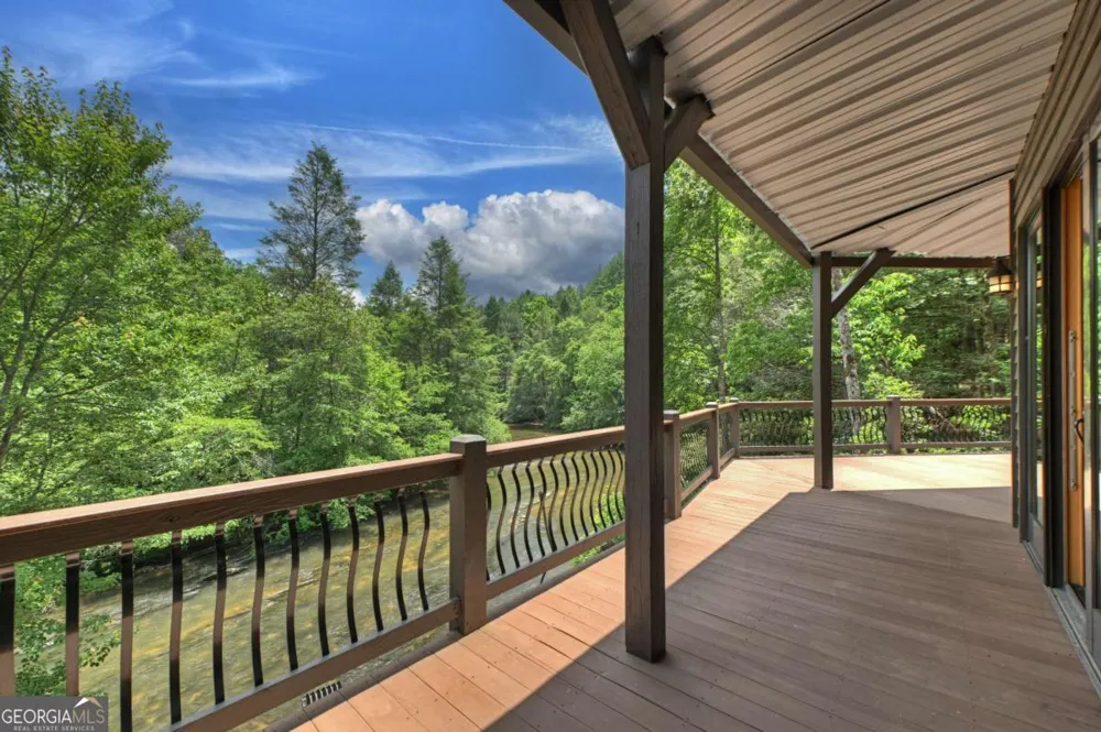 192 Delphi Hills LN McCaysville, GA 30555