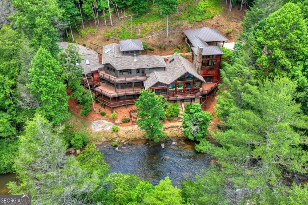 192 Delphi Hills LN McCaysville, GA 30555