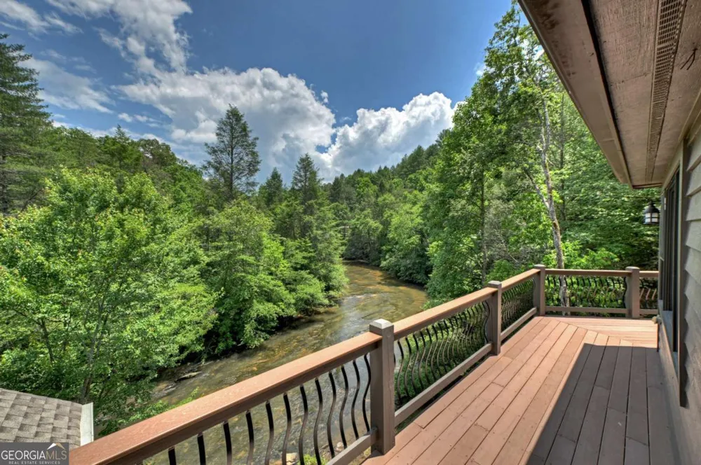 192 Delphi Hills LN McCaysville, GA 30555