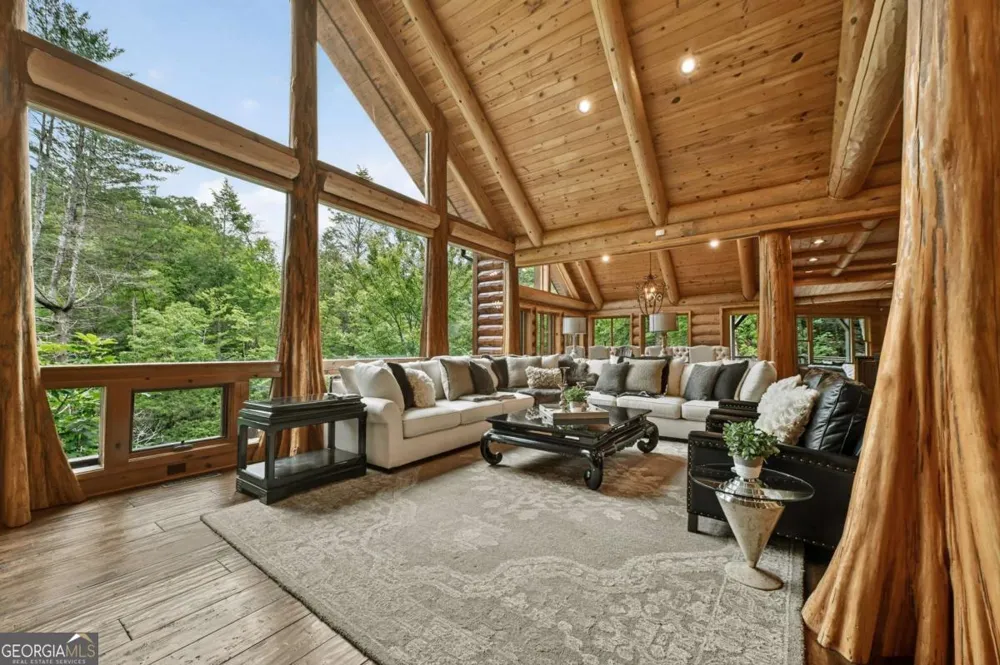 192 Delphi Hills LN McCaysville, GA 30555