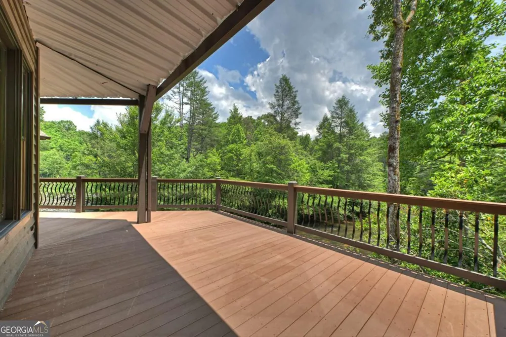 192 Delphi Hills LN McCaysville, GA 30555