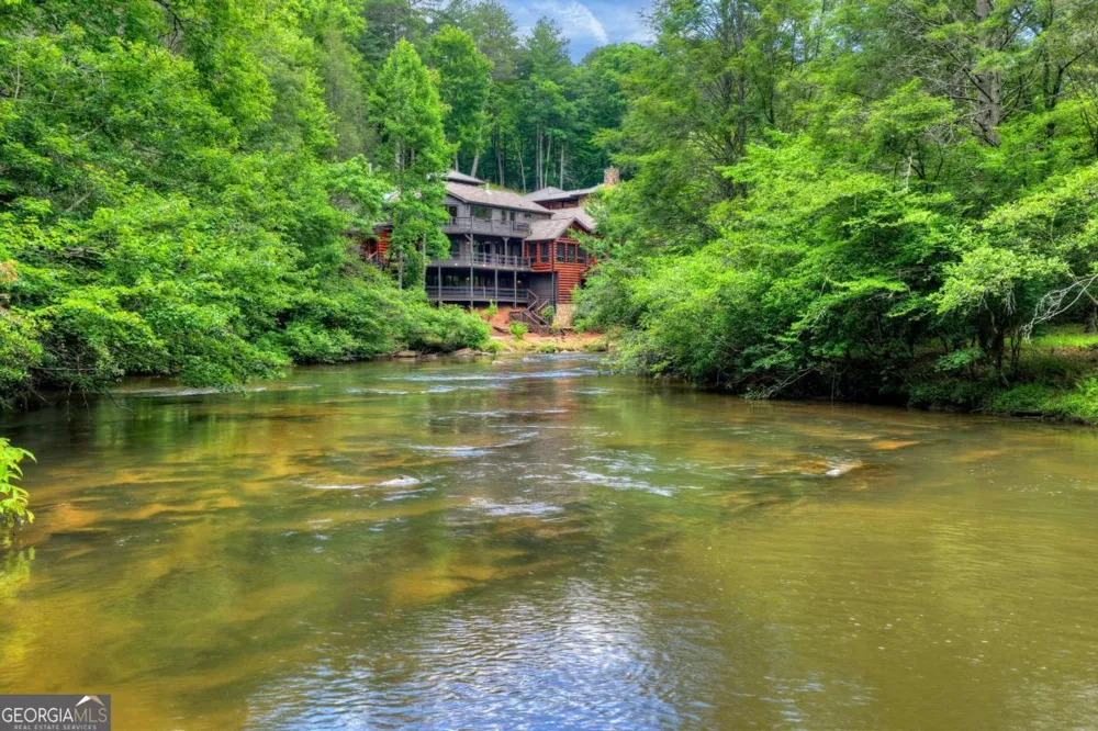192 Delphi Hills LN McCaysville, GA 30555