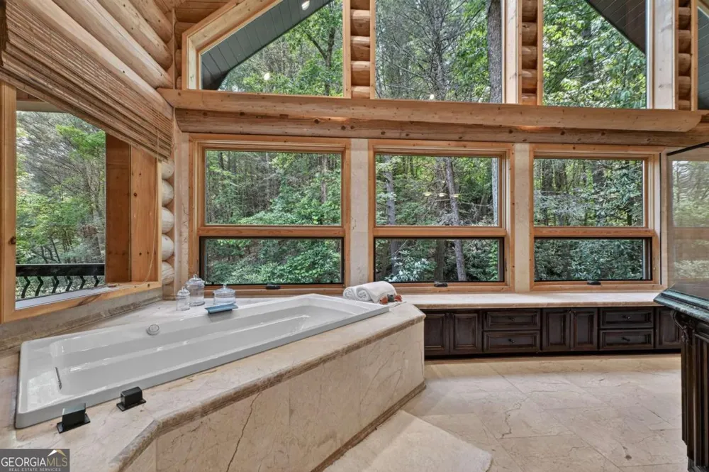 192 Delphi Hills LN McCaysville, GA 30555