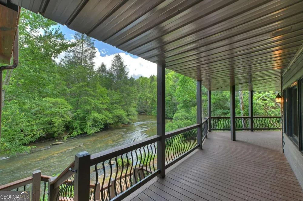 192 Delphi Hills LN McCaysville, GA 30555
