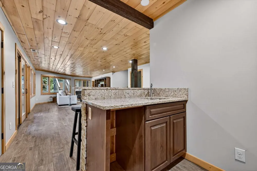 192 Delphi Hills LN McCaysville, GA 30555