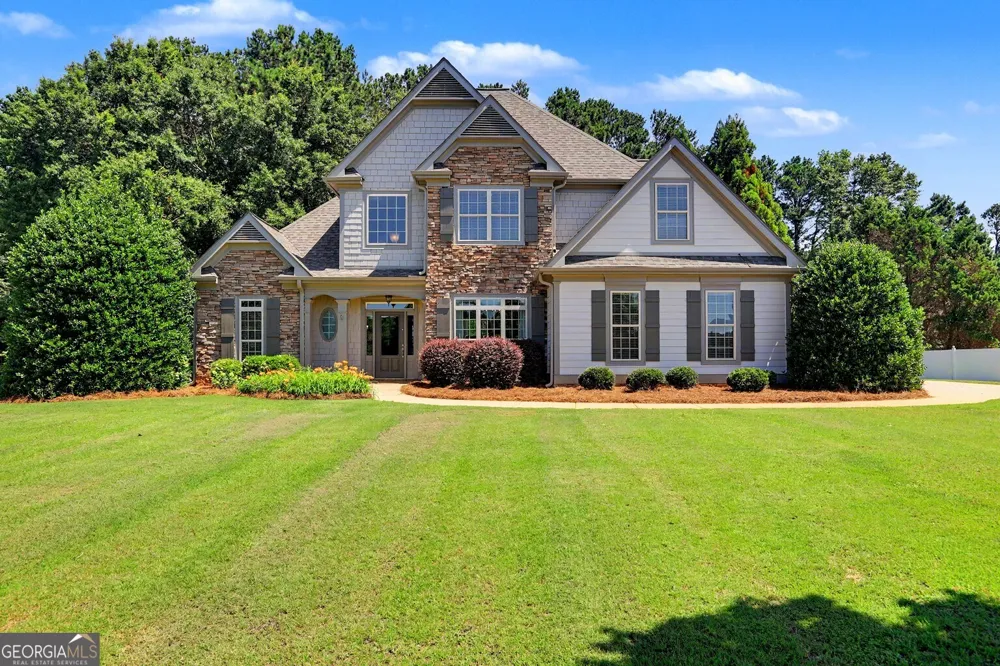 4 White Oak LN Sharpsburg, GA 30277