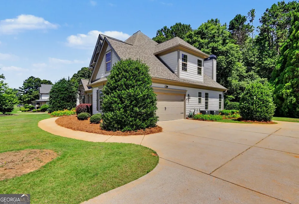 4 White Oak LN Sharpsburg, GA 30277