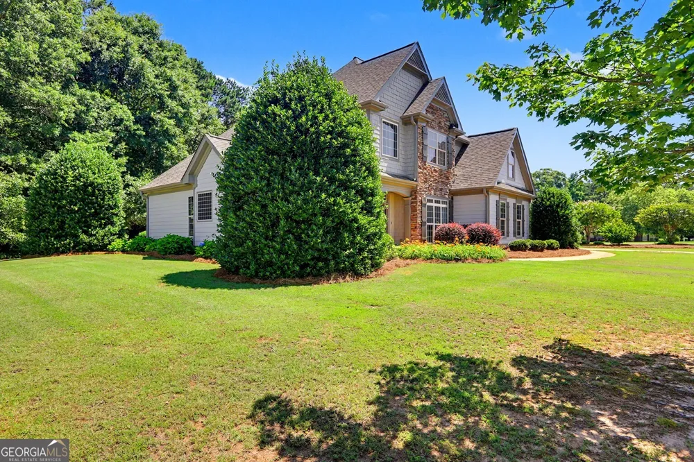 4 White Oak LN Sharpsburg, GA 30277
