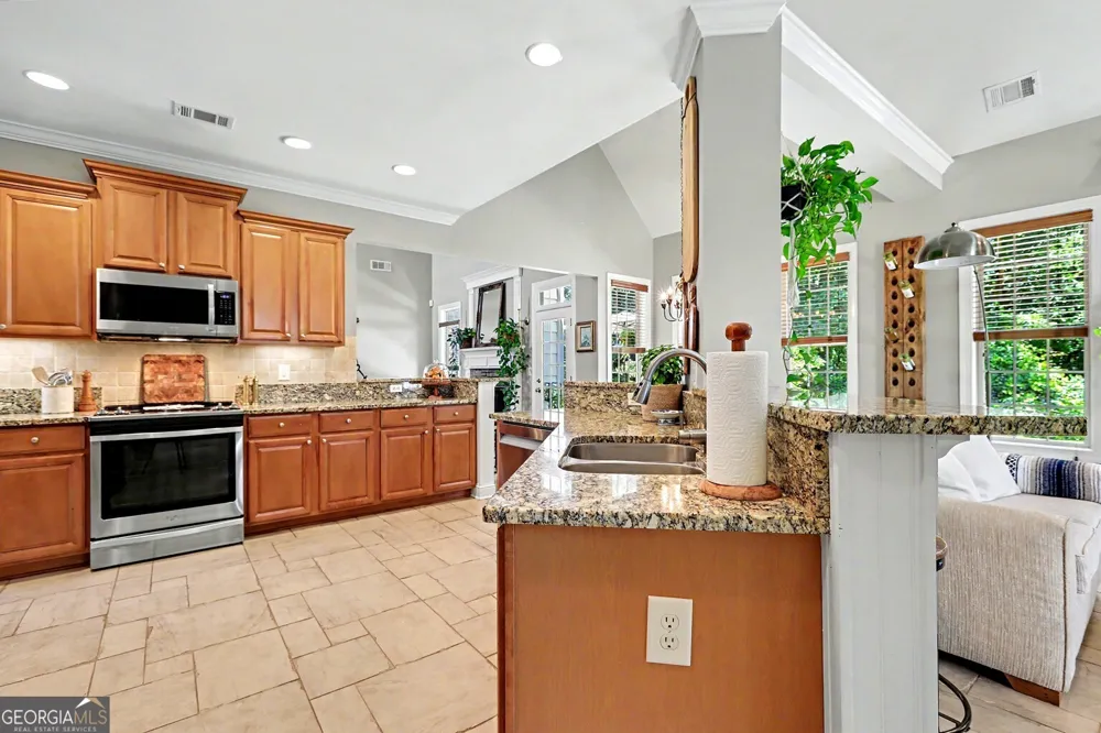 4 White Oak LN Sharpsburg, GA 30277