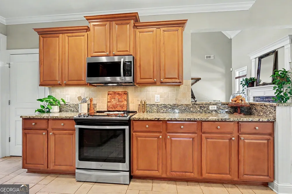 4 White Oak LN Sharpsburg, GA 30277