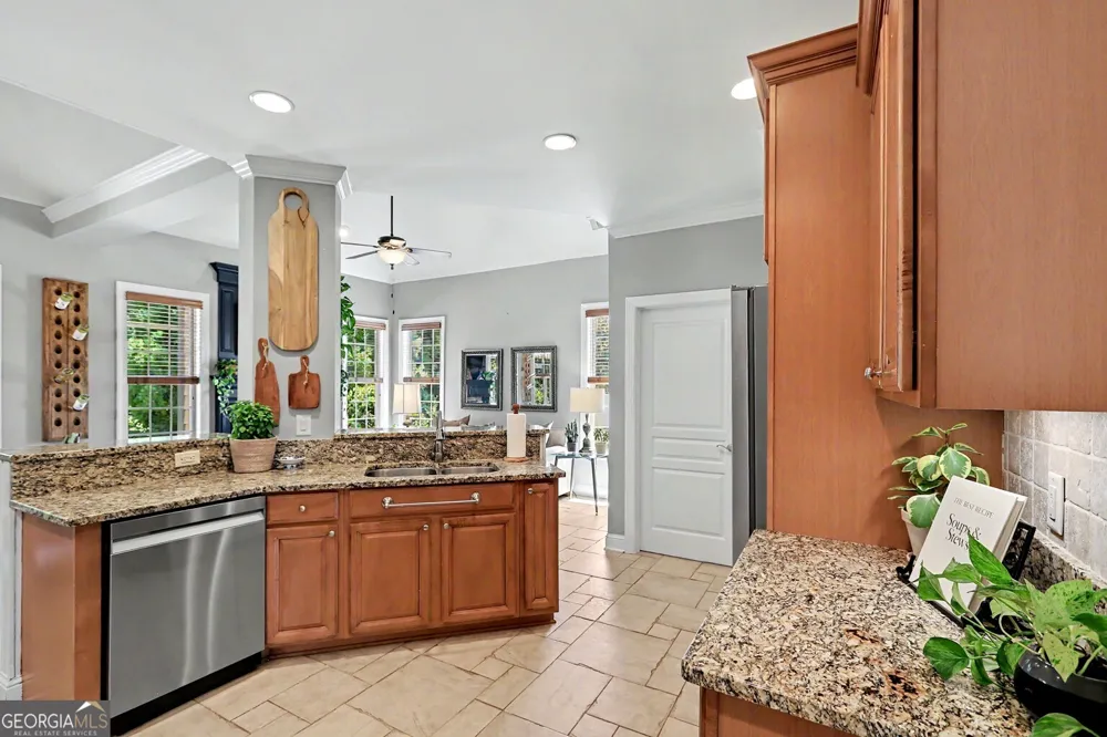 4 White Oak LN Sharpsburg, GA 30277