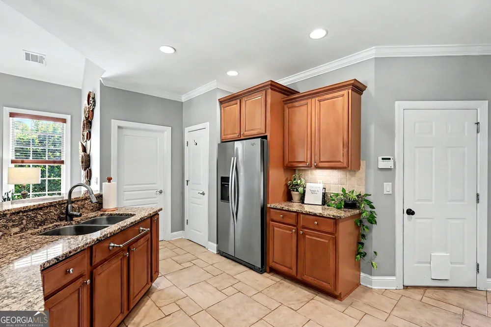4 White Oak LN Sharpsburg, GA 30277