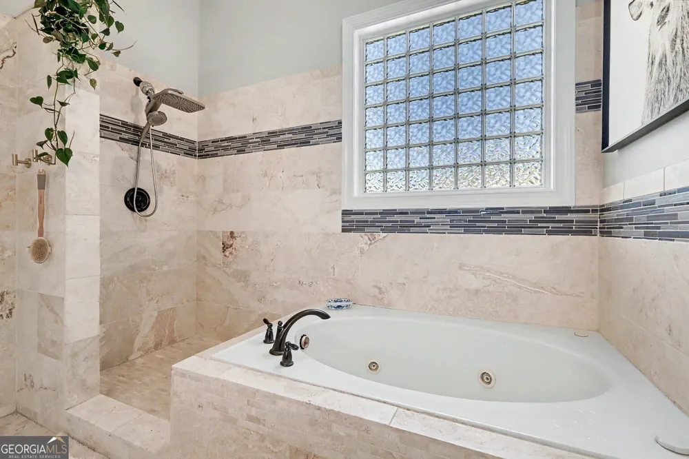 4 White Oak LN Sharpsburg, GA 30277