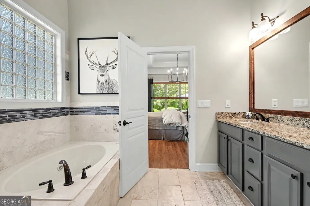 4 White Oak LN Sharpsburg, GA 30277