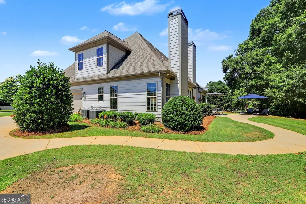 4 White Oak LN Sharpsburg, GA 30277