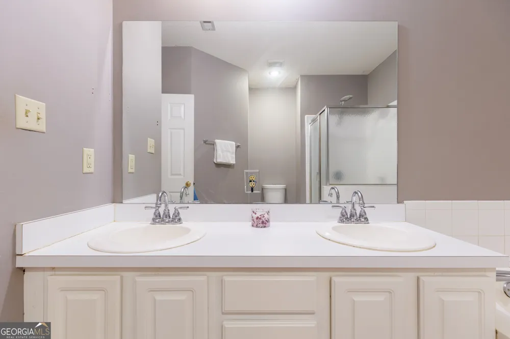 2502 B Jerry Jones DR Valdosta, GA 31602
