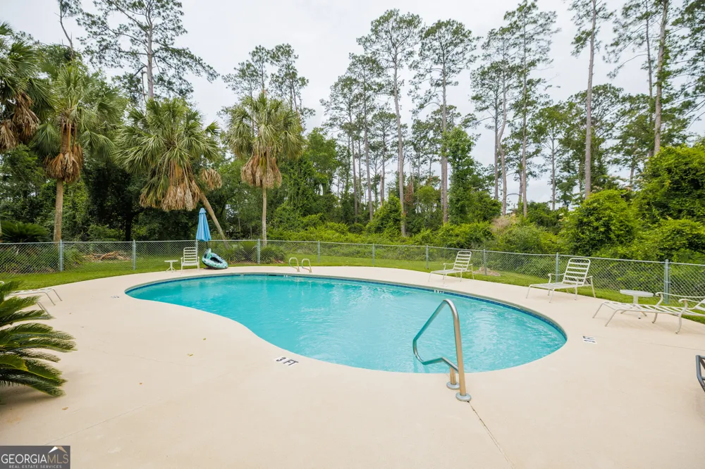 2502 B Jerry Jones DR Valdosta, GA 31602