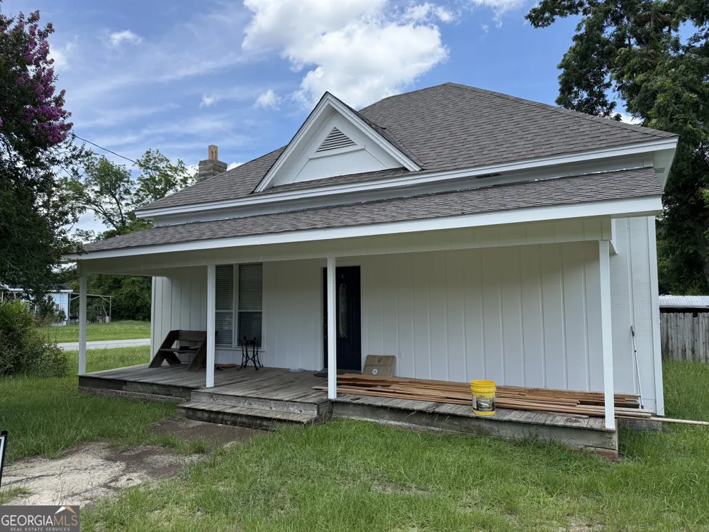 96 Simmons ST Metter, GA 30439